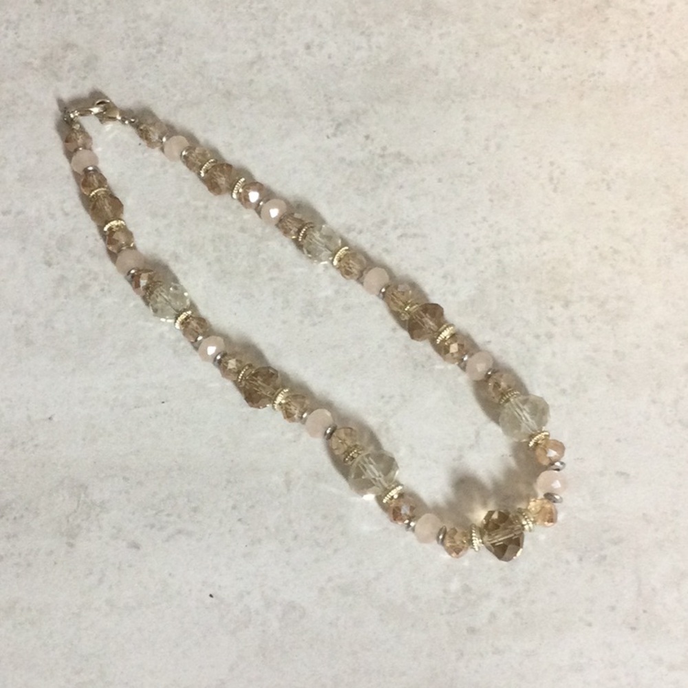 Pink hue bead necklace